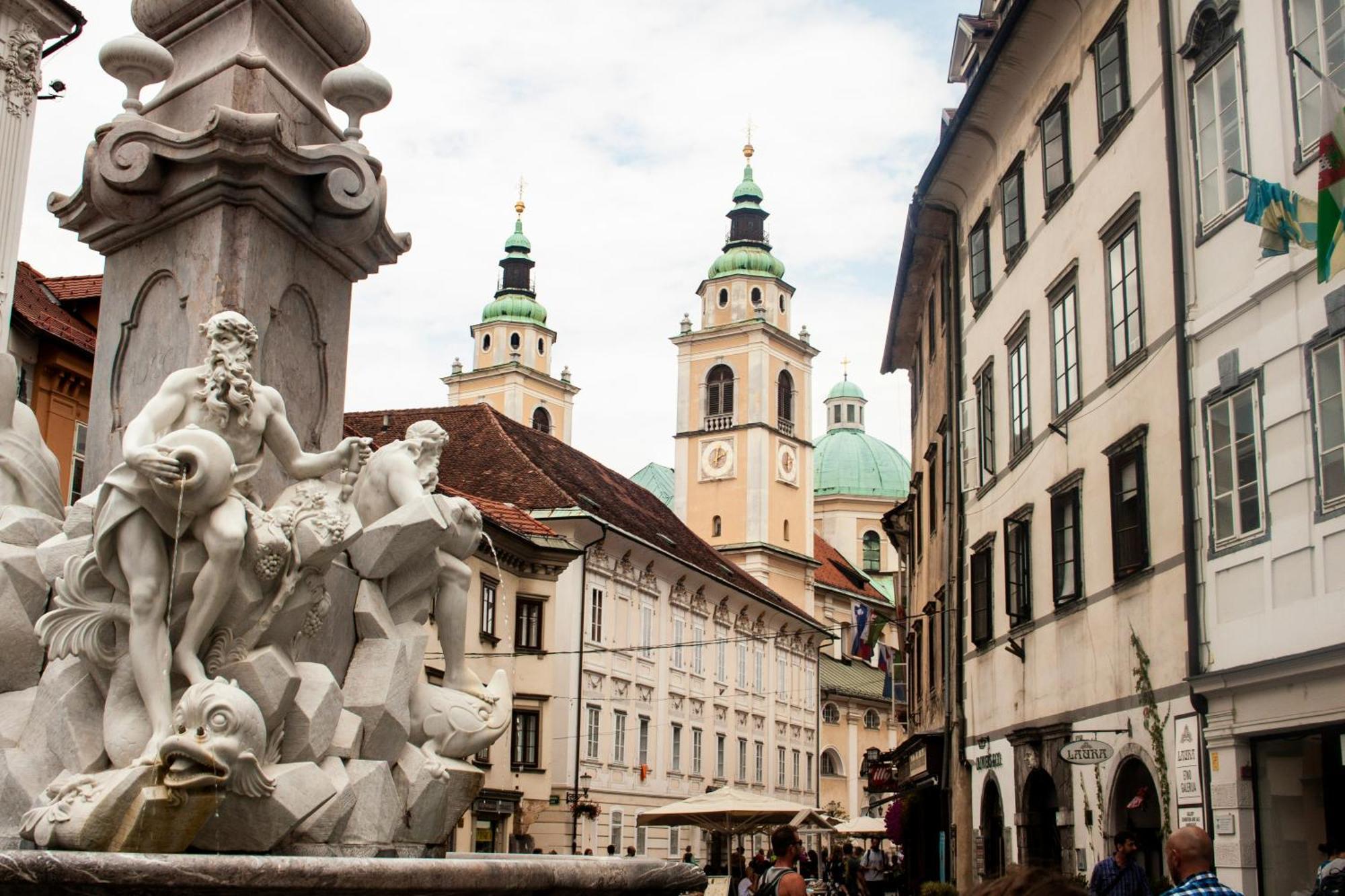 Ljubljana City Dragon Apartment Buitenkant foto